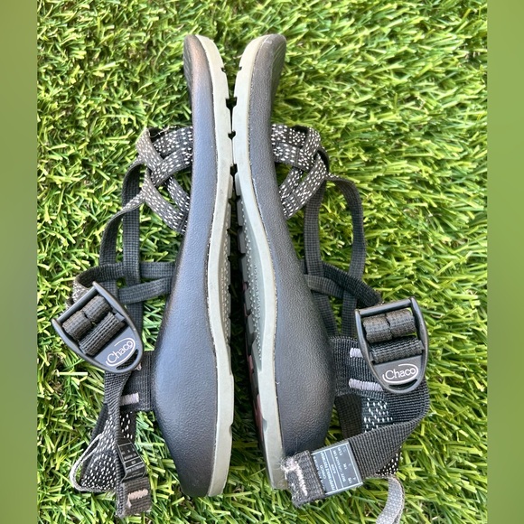 Chaco Kids Black/White Print Sandals SZ 4 - Picture 4 of 5